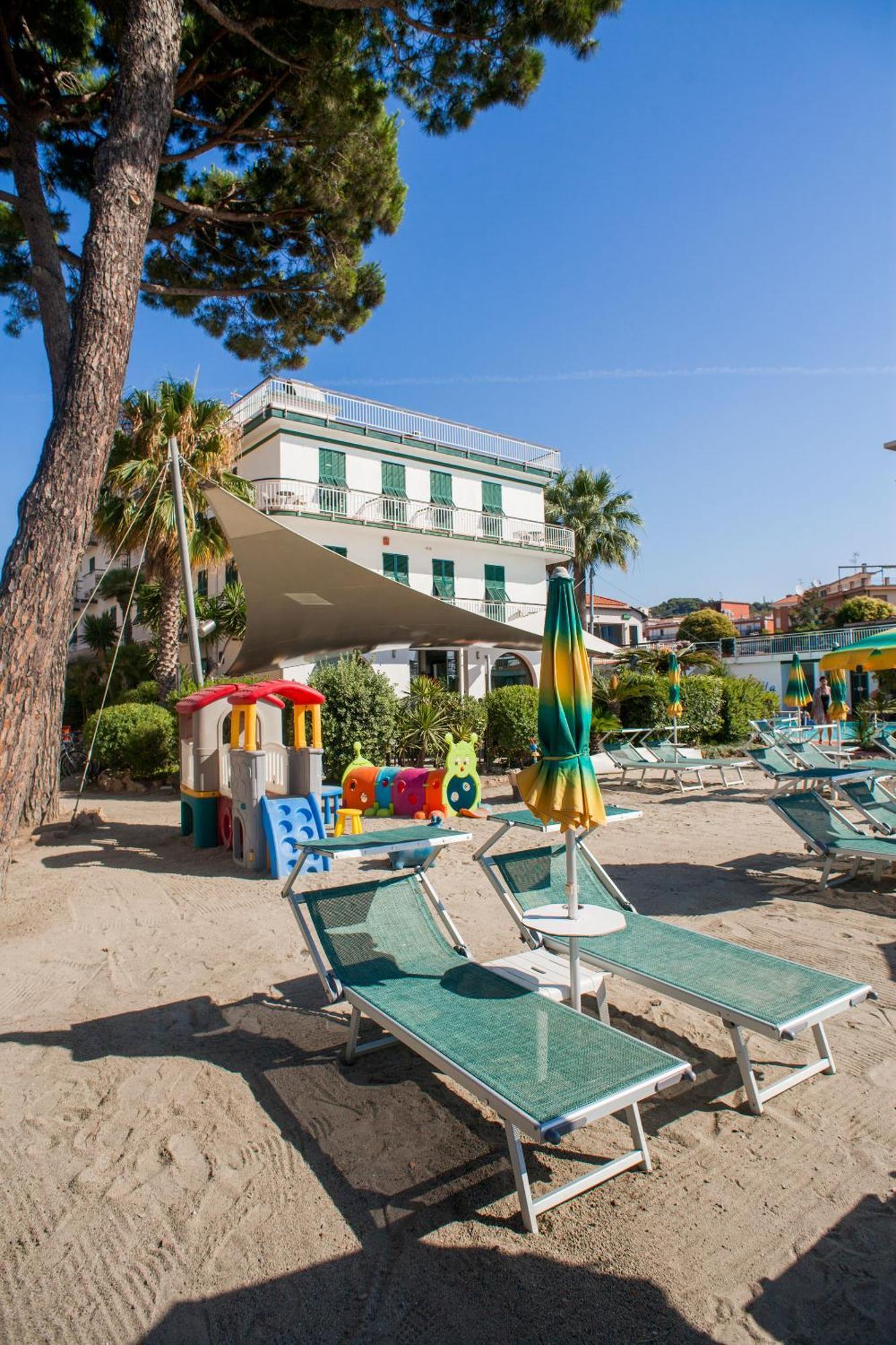 Hotel Gabriella Diano Marina Exterior foto
