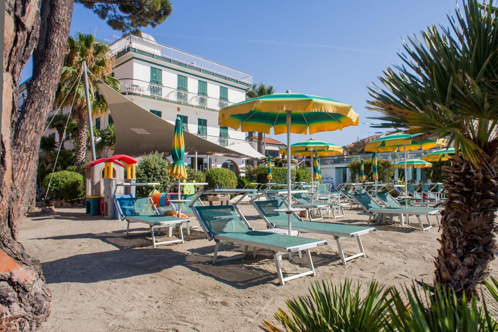 Hotel Gabriella Diano Marina Exterior foto