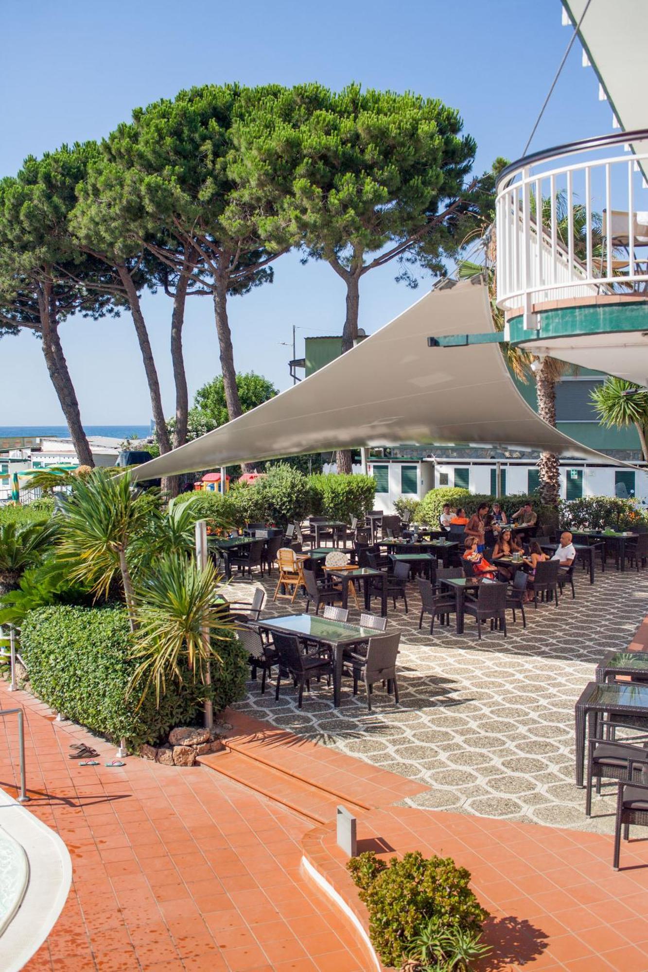 Hotel Gabriella Diano Marina Exterior foto