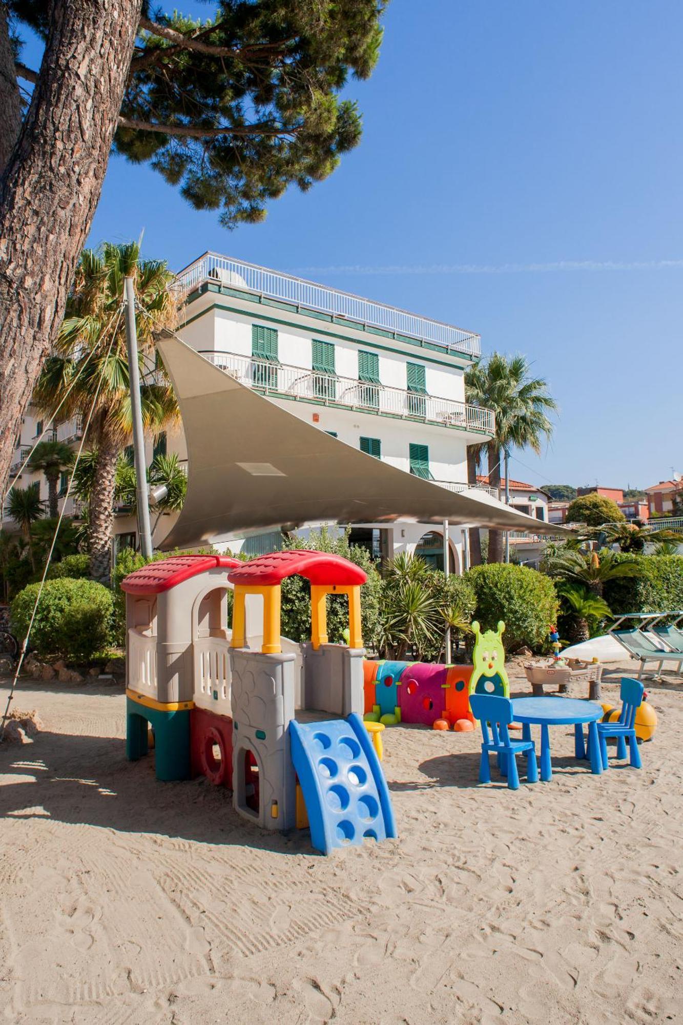 Hotel Gabriella Diano Marina Exterior foto