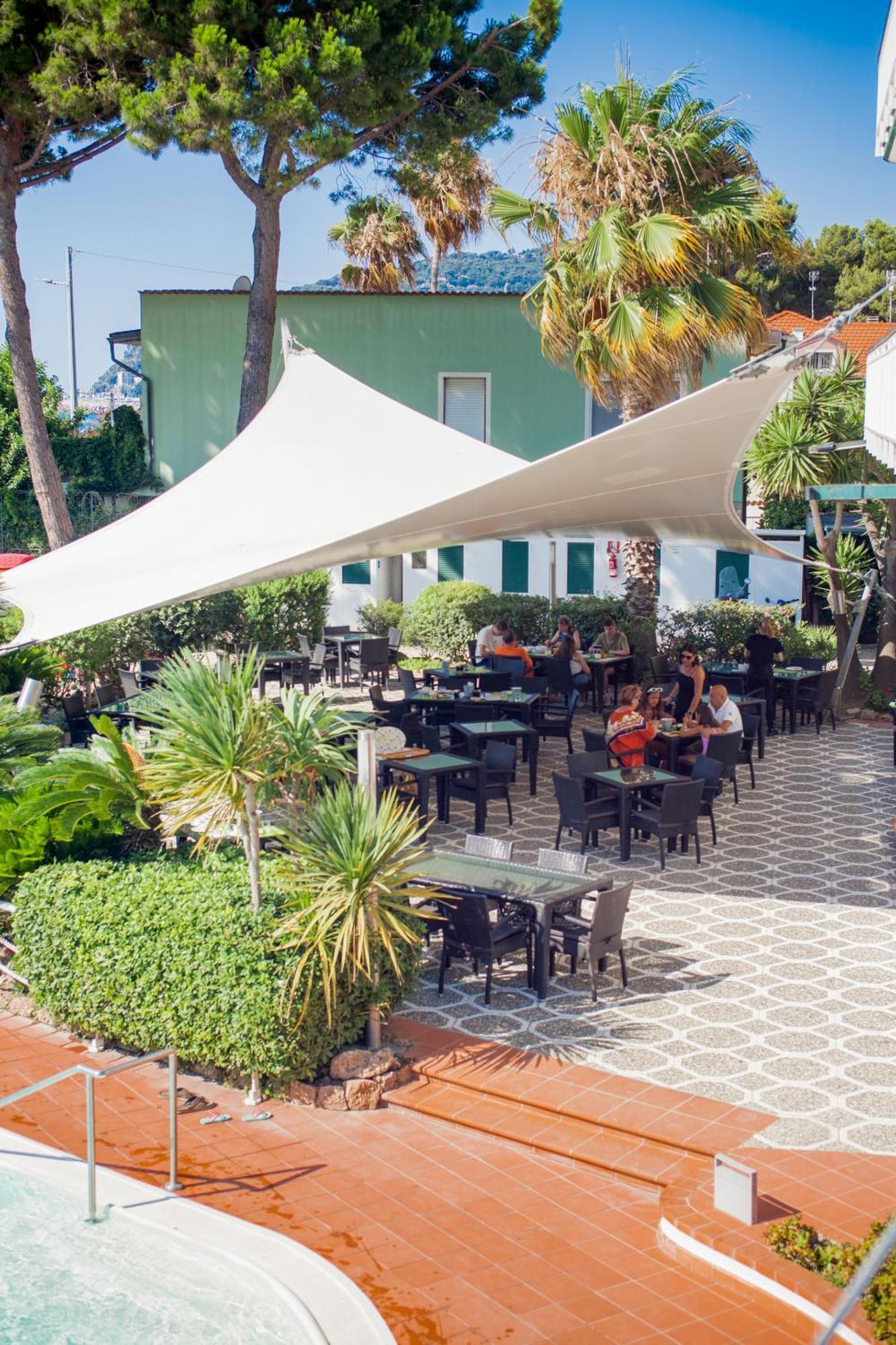 Hotel Gabriella Diano Marina Exterior foto