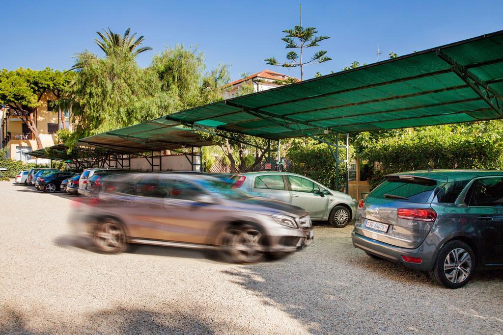 Hotel Gabriella Diano Marina Exterior foto