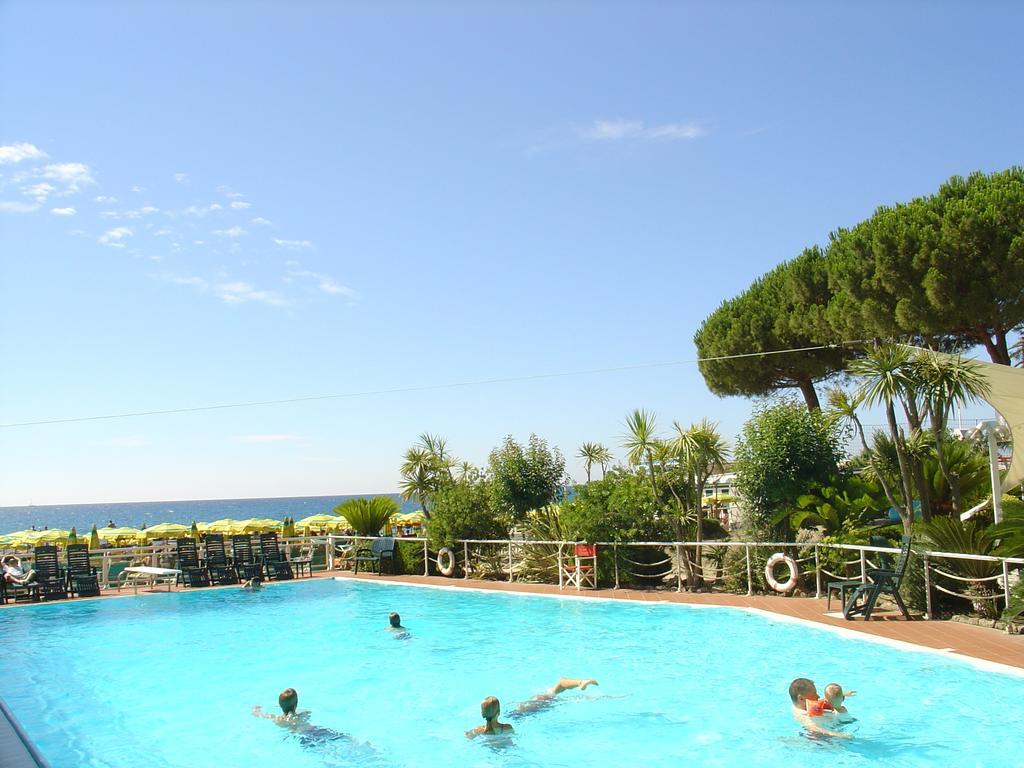 Hotel Gabriella Diano Marina Exterior foto